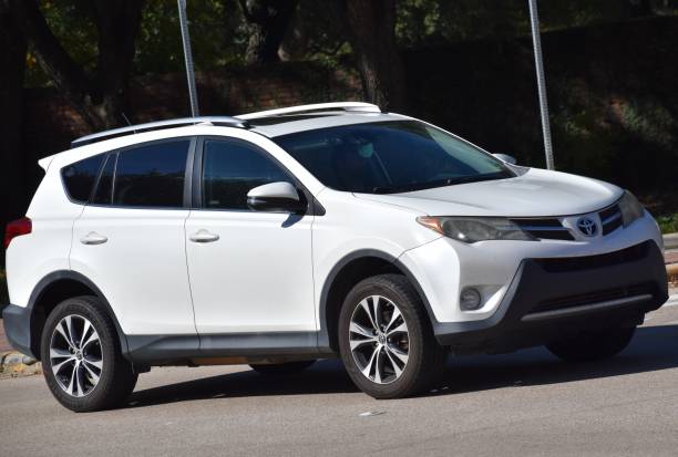 RAV4 vs Grand Vitara: Qual Escolher? 3 RAV4 vs Grand Vitara: Toyota RAV4 2013, 4ª geração