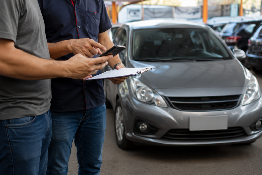 Carro Seminovo Desvalorizado: Vale a Pena Comprar em 2026? 5 Negociação de preço de carro seminovo desvalorizado